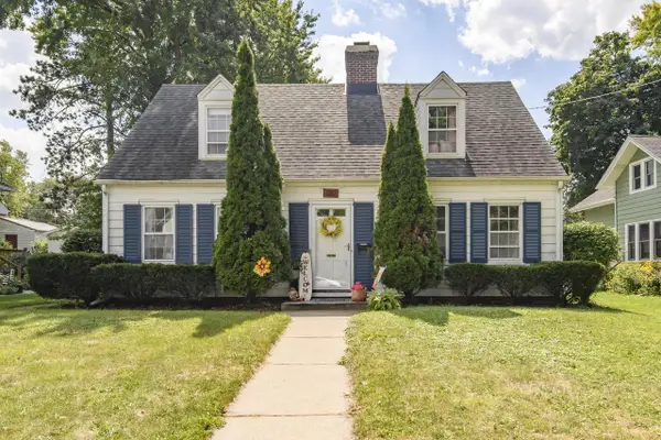 129 W Laflin AVENUE, Waukesha, WI 53186
