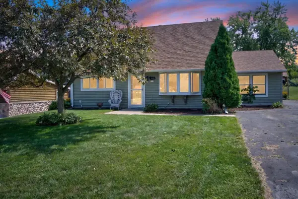 7101 W Allerton AVENUE, Greenfield, WI 53220