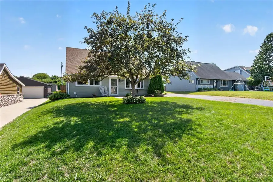 7101 W Allerton AVENUE, Greenfield, WI 53220 - #3