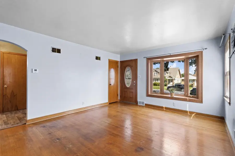 3907 E Holmes AVENUE, Cudahy, WI 53110 - #3