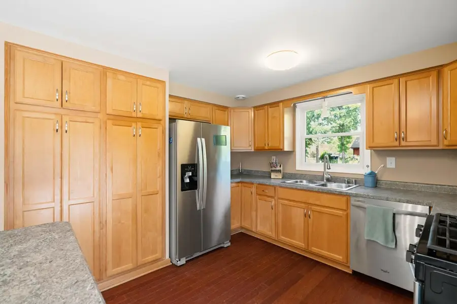 2100 S Woodshire DRIVE, New Berlin, WI 53151 - #3