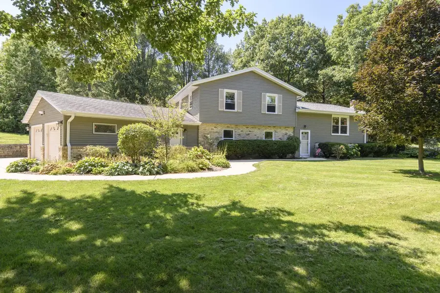 W285S3467 Snow Goose TRAIL, Waukesha, WI 53189 - #2