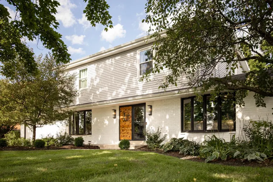 W358N5884 Surrey DRIVE, Oconomowoc, WI 53066 - #2