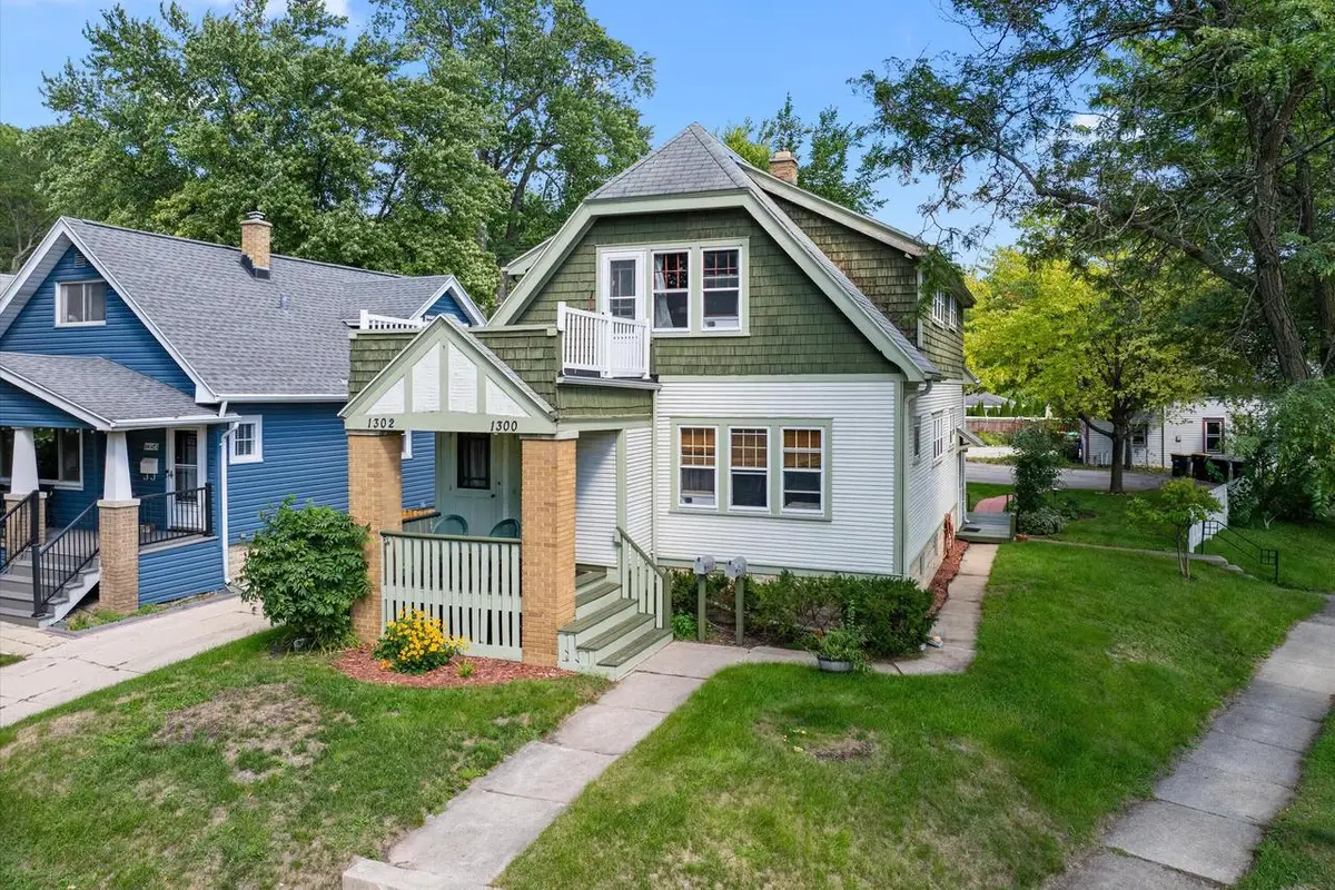 1300 N 70th STREET #1302, Wauwatosa, WI 53213 - #1