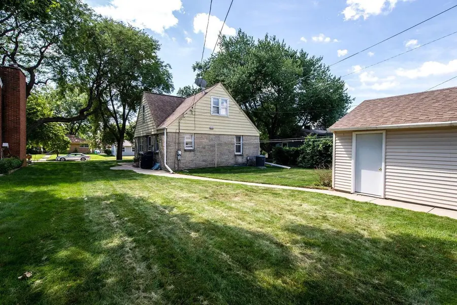 3434 E Bottsford AVENUE, Cudahy, WI 53110 - #3