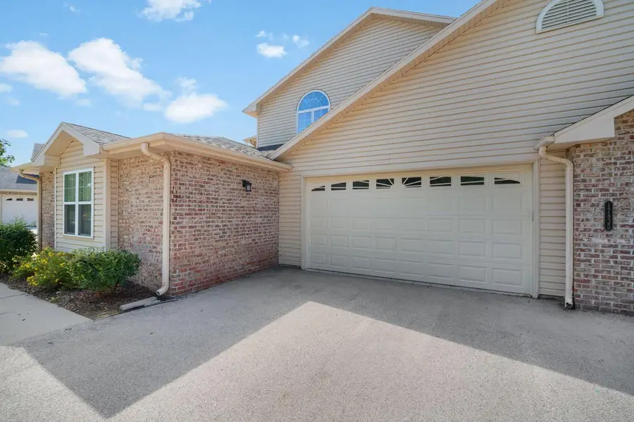 17835 W Radam DRIVE, New Berlin, WI 53146 - #2