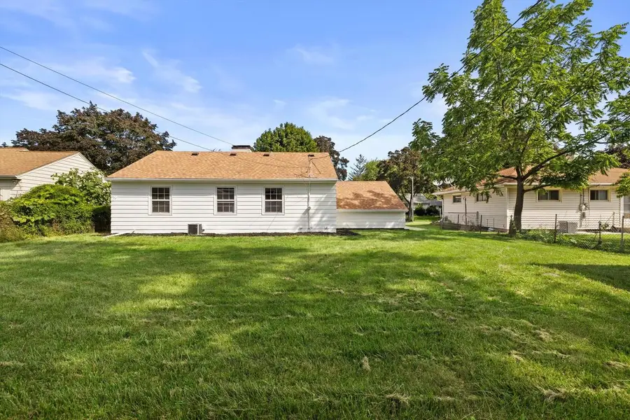 3223 W Birchwood AVENUE, Milwaukee, WI 53221 - #2