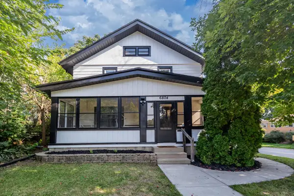 6804 Maple TERRACE, Wauwatosa, WI 53213