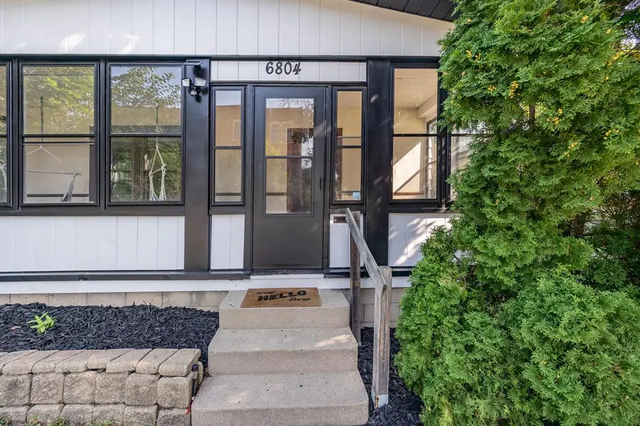 6804 Maple TERRACE, Wauwatosa, WI 53213 - #3