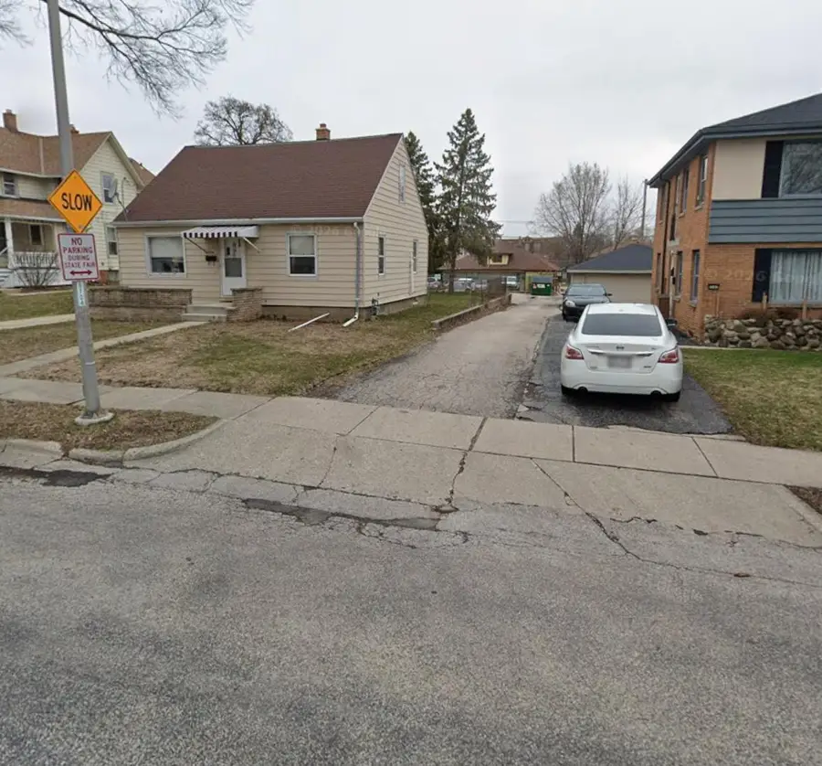 86 W MITCHELL STREET #86 W Lapham St, West Allis, WI 53214 - #3