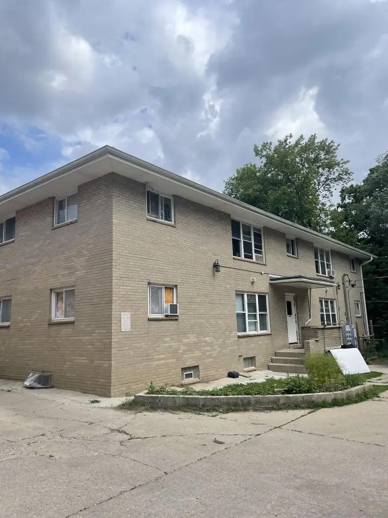 3127 S Fardale AVENUE, Milwaukee, WI 53221 - #1