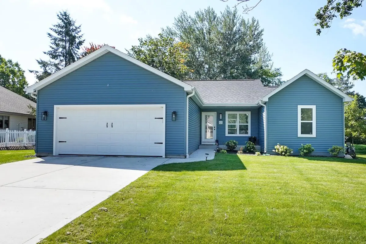 623 W Prospect STREET, Hartford, WI 53027 - #1