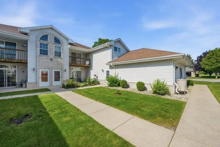 6105 S Creekside DRIVE #7, Cudahy, WI 53110 - #1