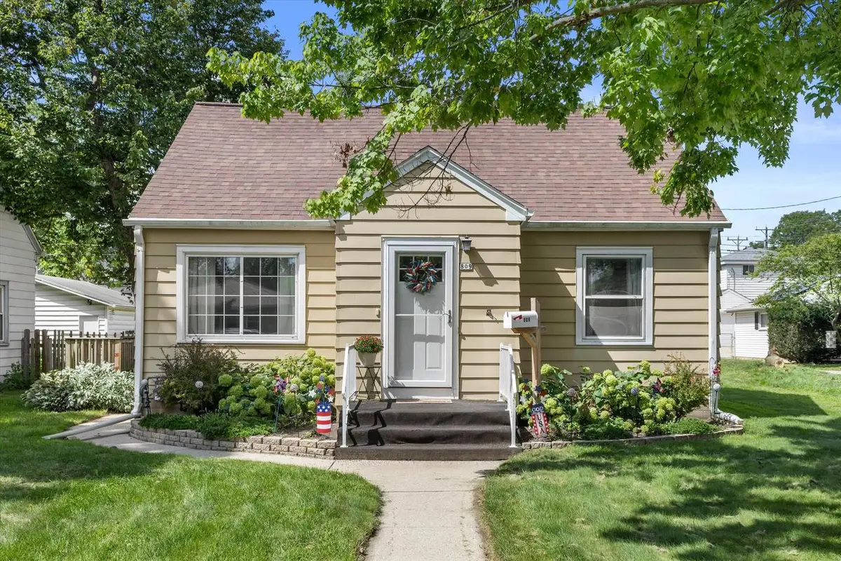 809 S 113th STREET, West Allis, WI 53214 - #1