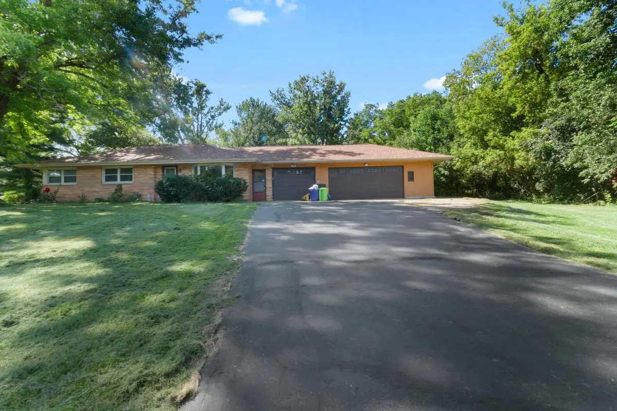 W222N8351 Plainview PARKWAY, Sussex, WI 53089 - #1