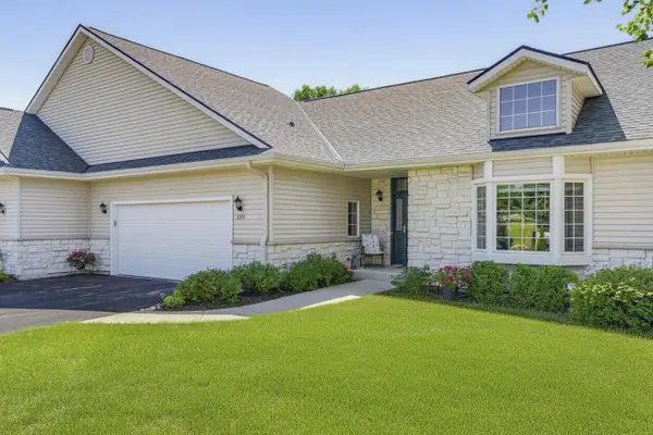 273 Cardinal LANE, Hartland, WI 53029