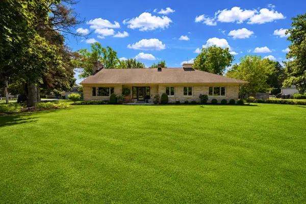 111 W Daphne ROAD, Glendale, WI 53217