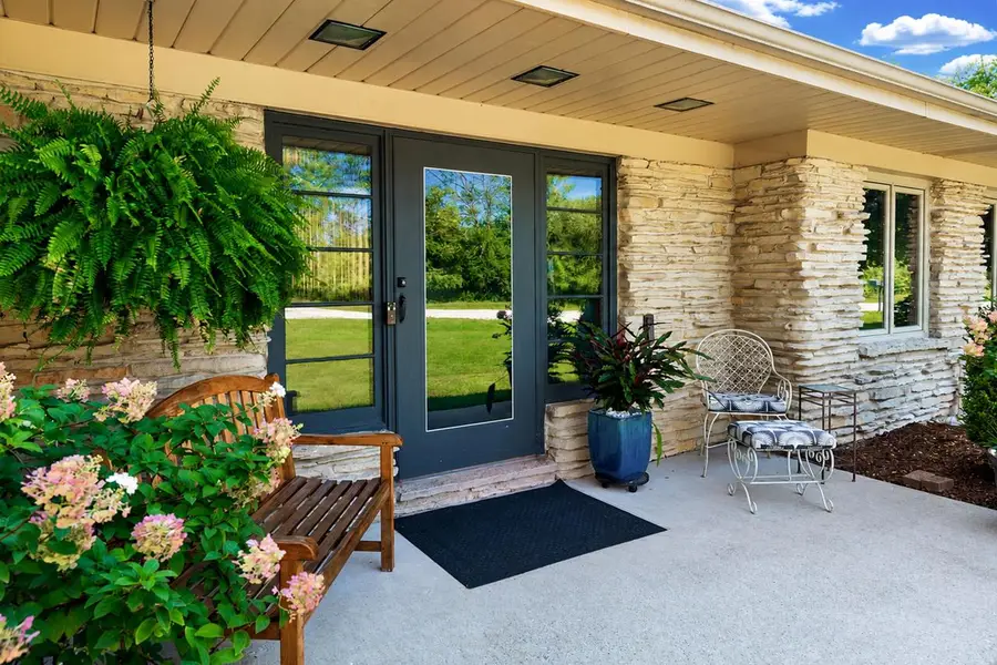 111 W Daphne ROAD, Glendale, WI 53217 - #2
