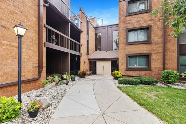 5200 S Tuckaway BOULEVARD #341, Greenfield, WI 53221