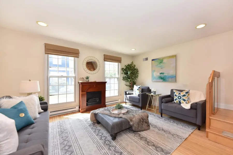 2220 Stonecroft DRIVE, Grafton, WI 53024 - #2
