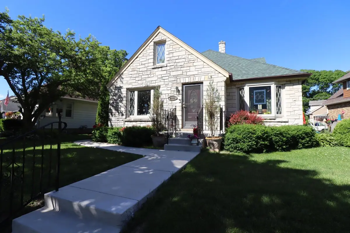 2141 S Livingston TERRACE, West Allis, WI 53219 - #1