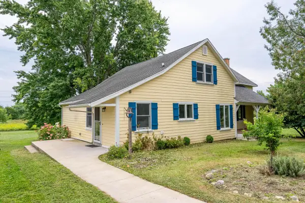 4002 W Bonniwell ROAD, Mequon, WI 53097