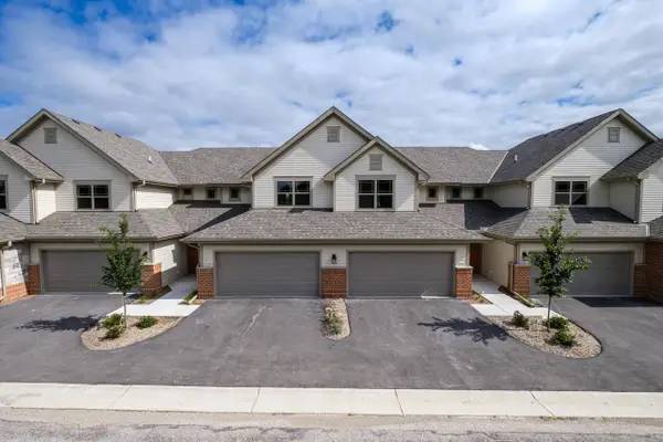 255 Aerie CIRCLE #102, Brookfield, WI 53045