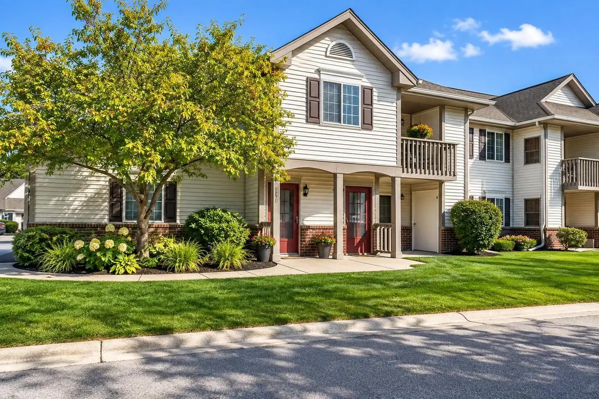 596 Pewaukee ROAD #C, Pewaukee, WI 53072 - #1