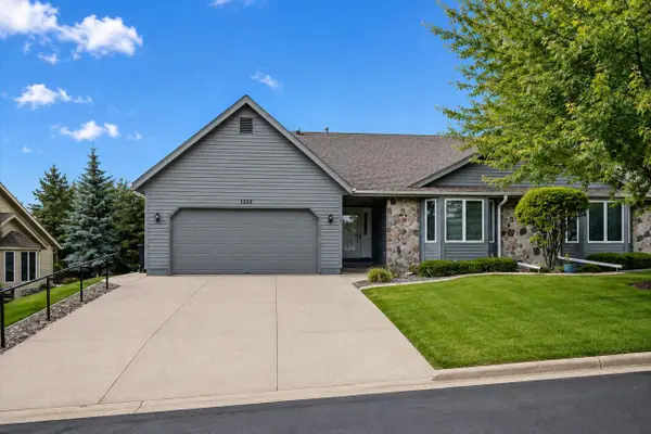 1222 Hidden Fields DRIVE, West Bend, WI 53095