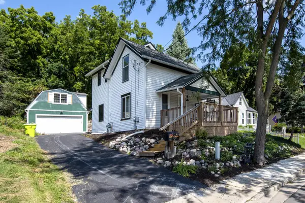 226 W Capitol DRIVE, Hartland, WI 53029