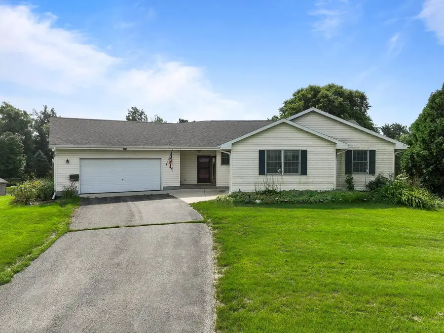 320 Arbor Ridge DRIVE, Delavan, WI 53115 - #2