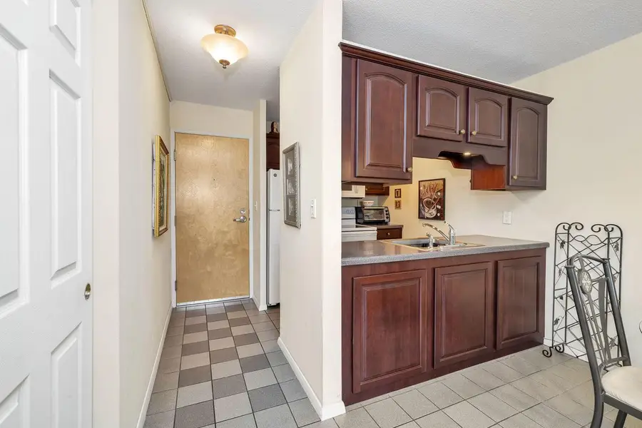 1409 N Prospect AVENUE #504, Milwaukee, WI 53202 - #3