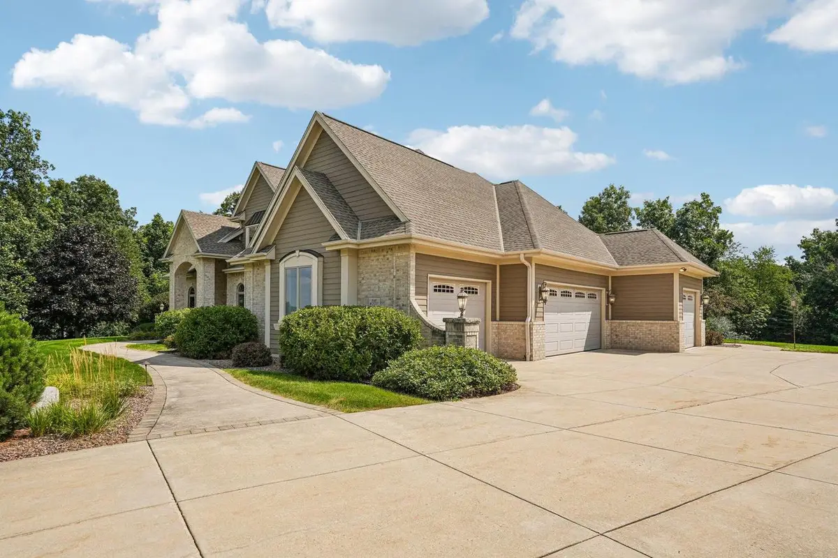 N48W25237 Aberdeen DRIVE, Pewaukee, WI 53072 - #1