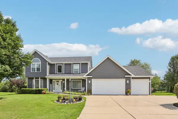 10468 S George DRIVE, Oak Creek, WI 53154