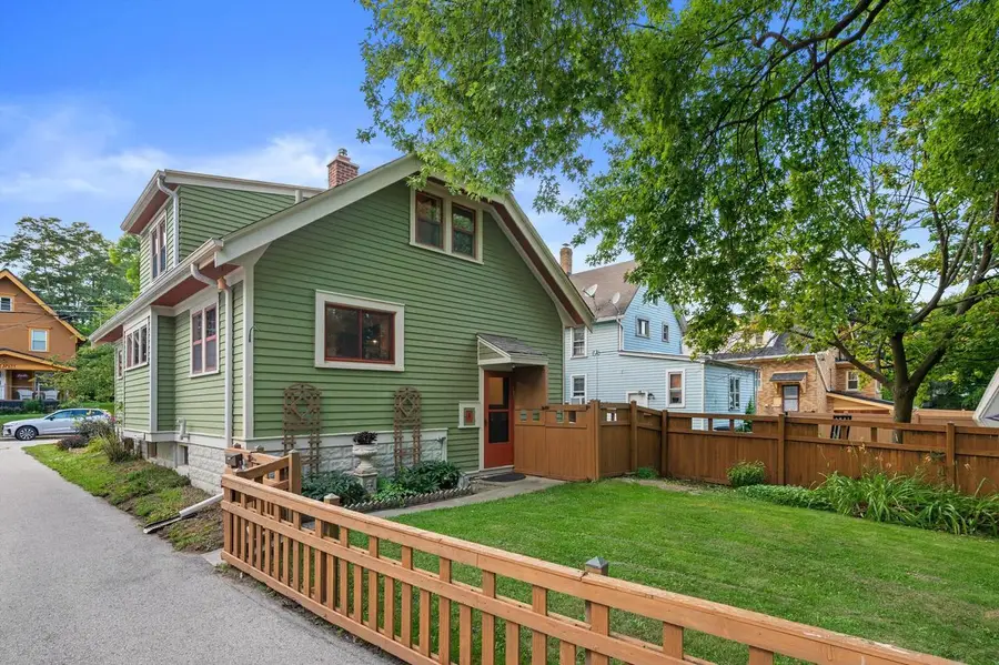 W57N512 Hilbert AVENUE, Cedarburg, WI 53012 - #2