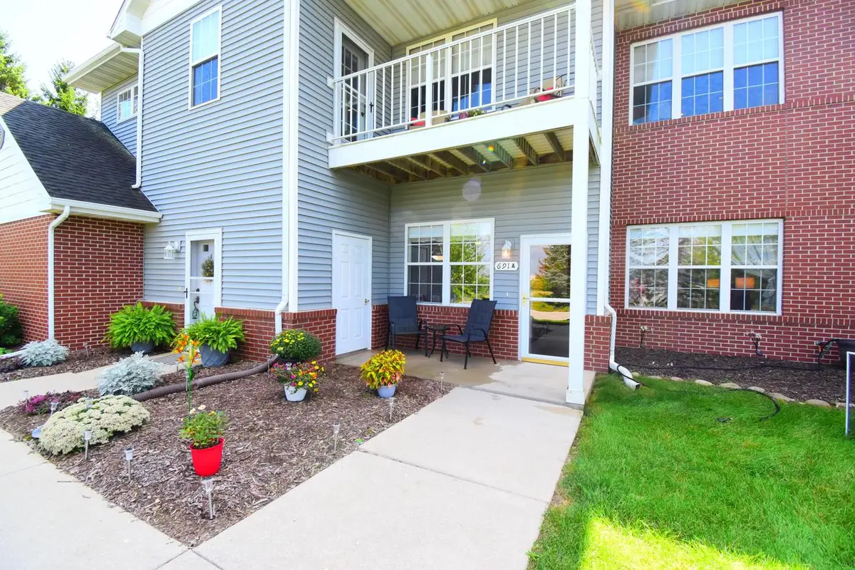 691 W Dekora STREET, Saukville, WI 53080 - #1