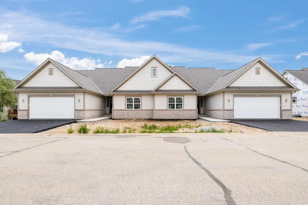 1797 Cedar Ridge DRIVE #215-2, Slinger, WI 53086 - #1
