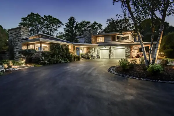 7769 N Club CIRCLE, Fox Point, WI 53217