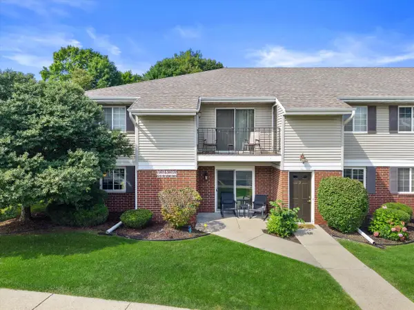 W168N11065 Ashbury CIRCLE #1, Germantown, WI 53022