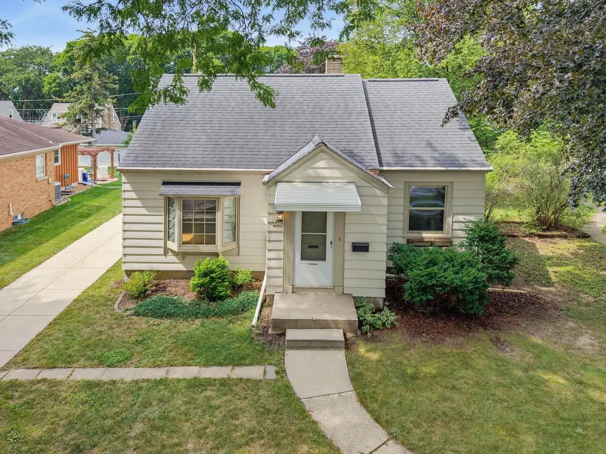 3927 S 57th STREET, Milwaukee, WI 53220 - #1