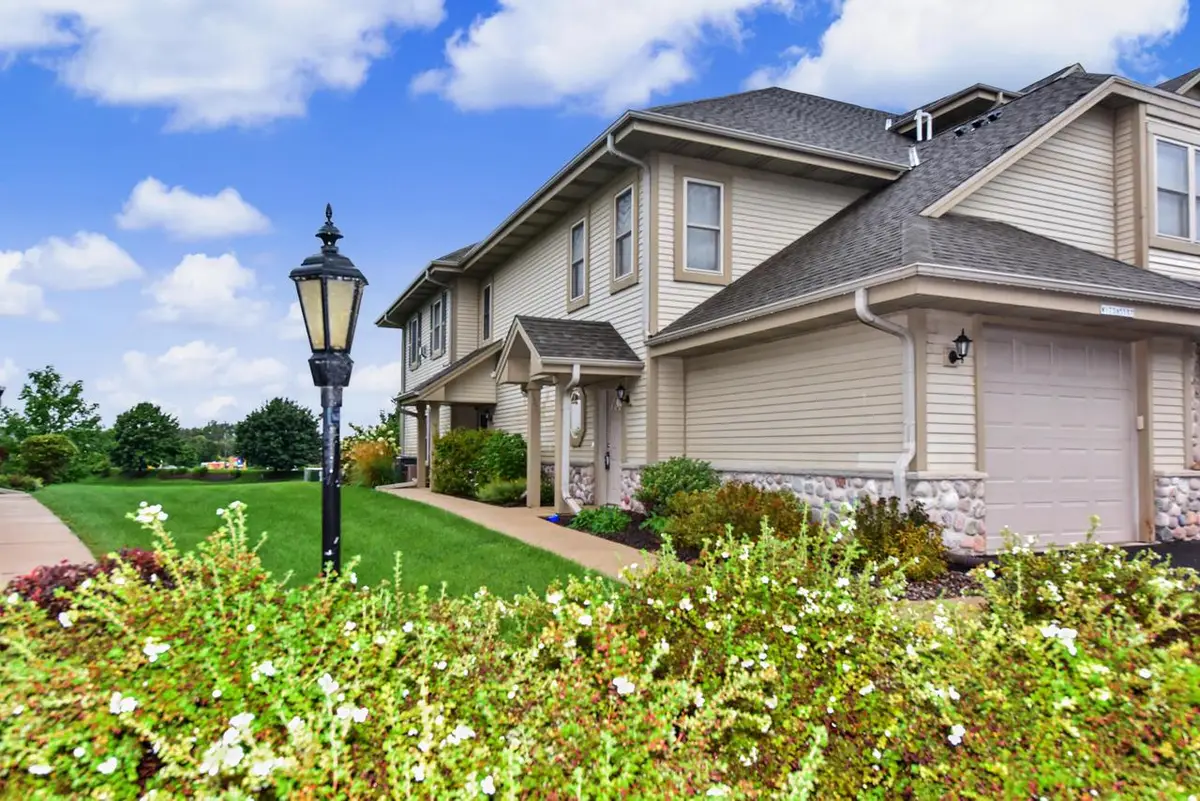 W173N5537 Ravenwood DRIVE #5537, Menomonee Falls, WI 53051 - #1