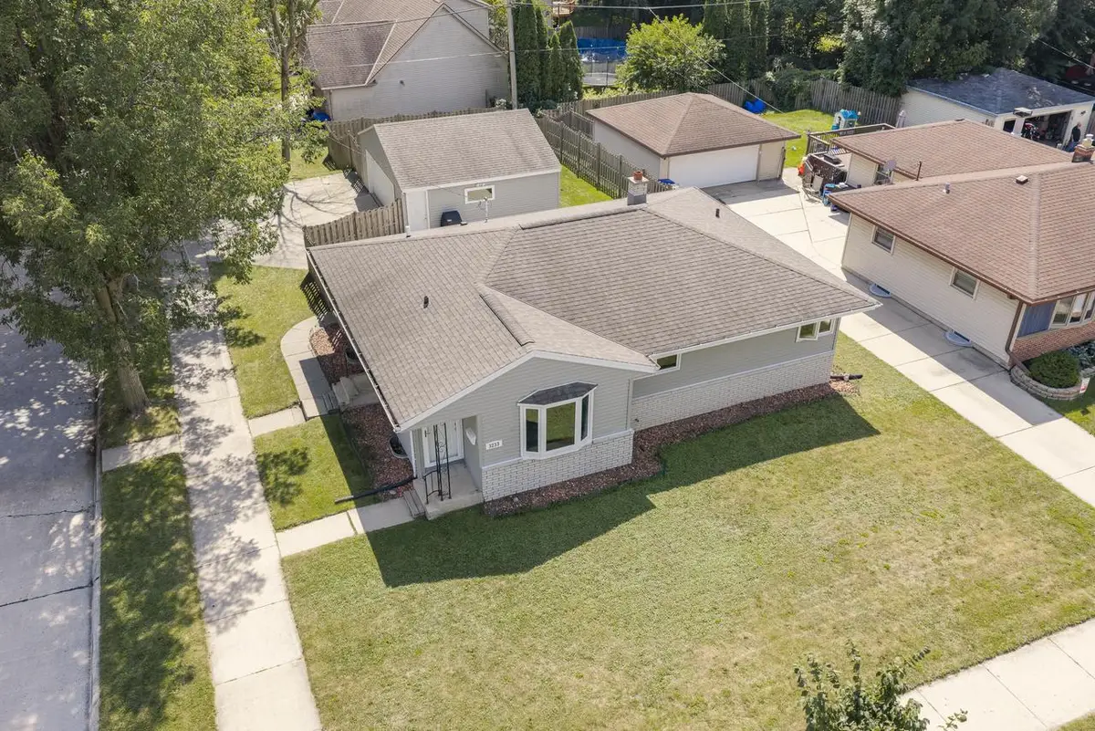 3233 E Henry AVENUE, Cudahy, WI 53110 - #1