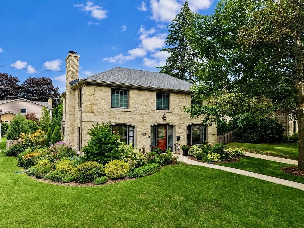 7822 W Wisconsin AVENUE, Wauwatosa, WI 53213 - #1