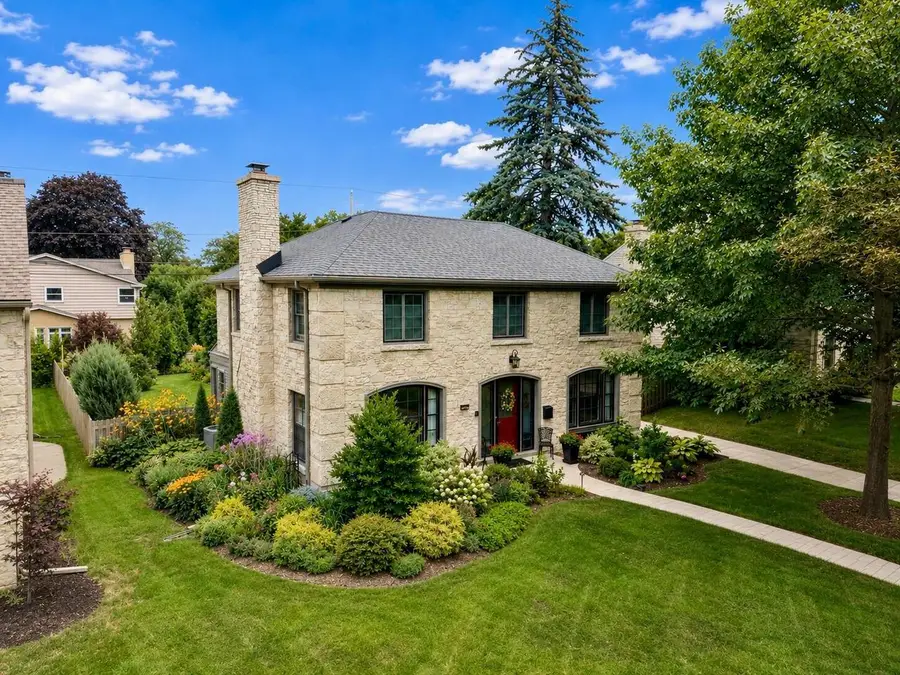 7822 W Wisconsin AVENUE, Wauwatosa, WI 53213 - #2