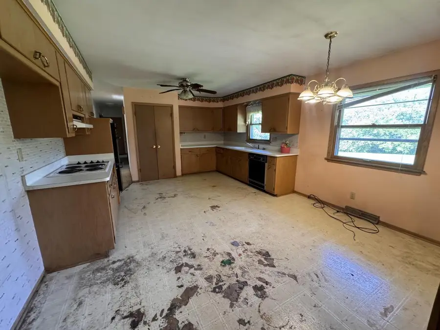 5800 Lakeview DRIVE, Greendale, WI 53129 - #2