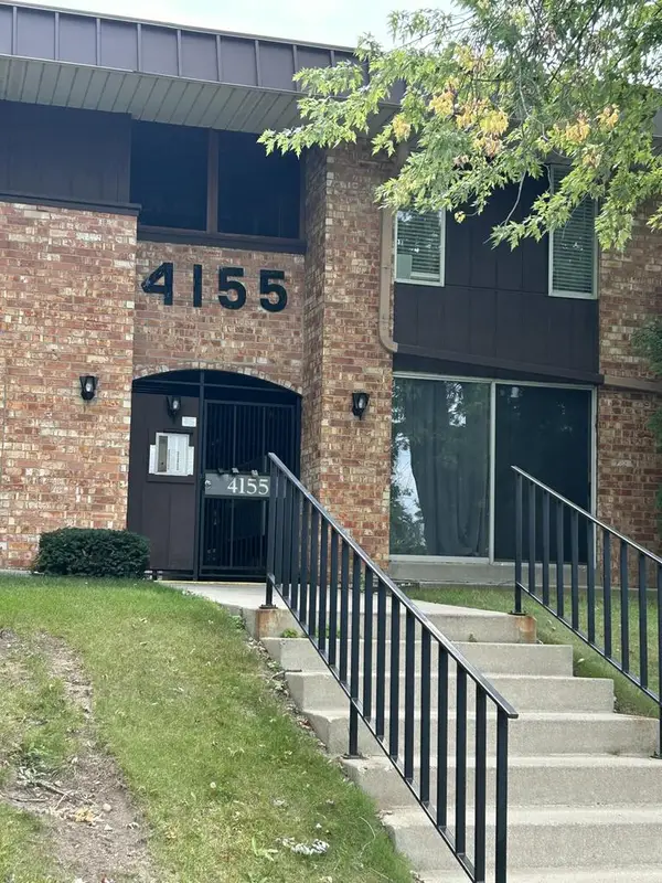 4155 W Rivers Edge CIRCLE #10, Brown Deer, WI 53209