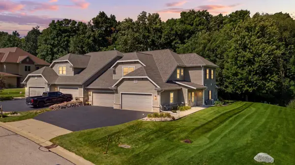 958 Autumn Ridge LANE, Hartford, WI 53027