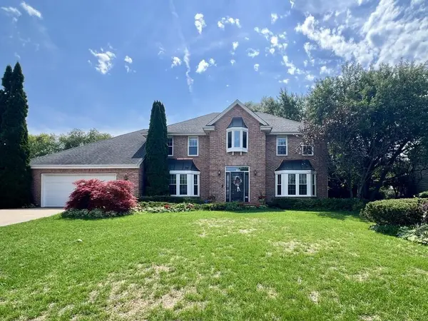 12231 W White Oak DRIVE, Greenfield, WI 53228