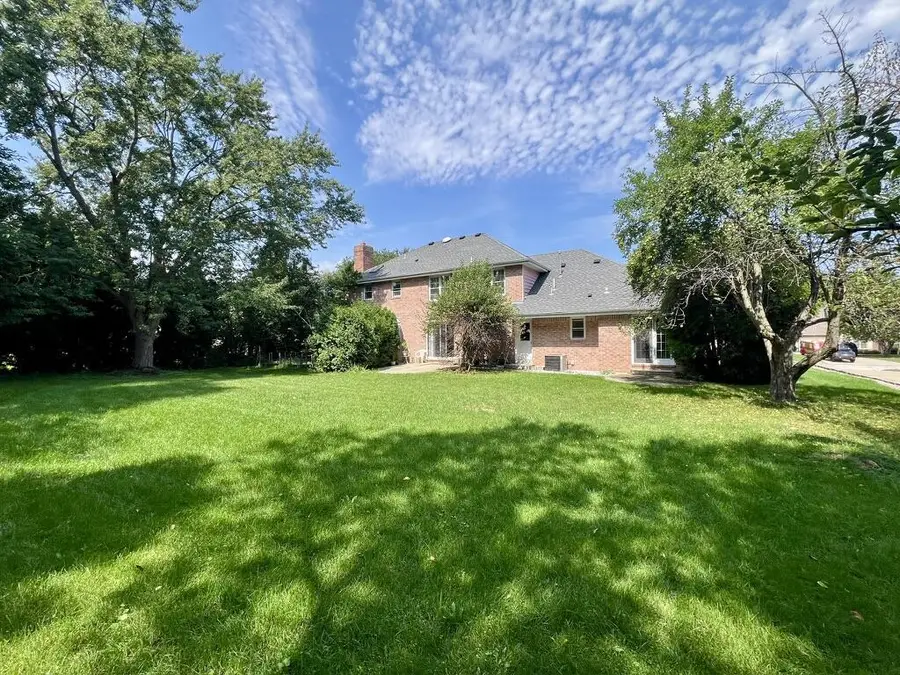 12231 W White Oak DRIVE, Greenfield, WI 53228 - #2