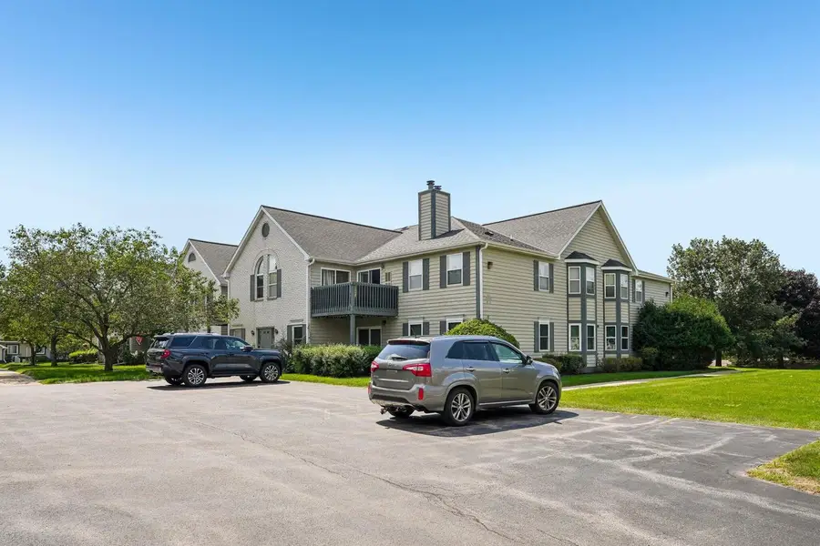 N25W24069 River Park DRIVE #6, Pewaukee, WI 53072 - #3